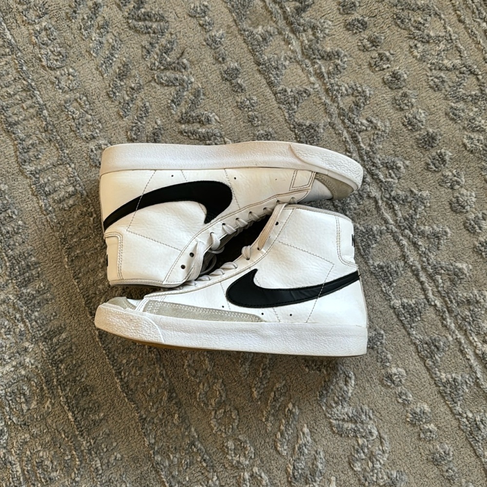 Girls high top Nike Blazers! size: 5.5!!